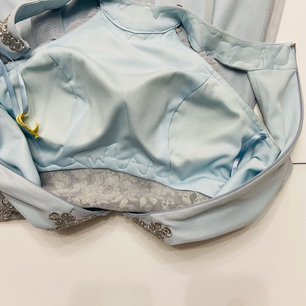 BETSY & ADAM Pale Blue Embroidered Sequin Halter Gown Sz4 Formal Prom Holiday - Picture 13 of 17